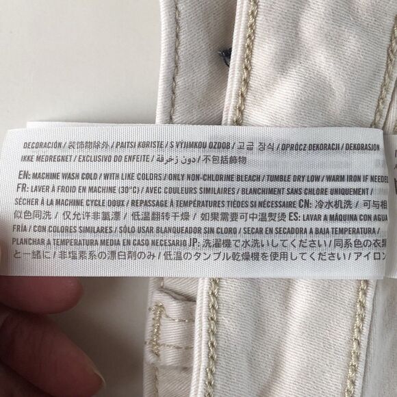 Hollister California Ultra High-Rise Mom Shorts 3" Cargo Ivory Size 9/8 W 29 - Picture 13 of 16